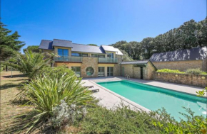 Villa en bord de mer 6 personnes, à côte du Château des Tourelles, piscine d'eau de mer